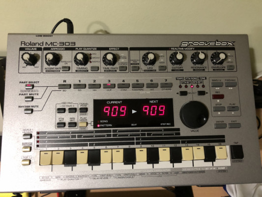 Roland MC-303 Groovebox