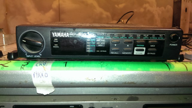 Procesador de efectos yamaha EMP 100