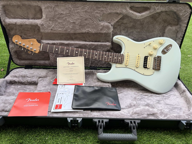 FENDER Limited AM Ultra HSS Sonic Blue