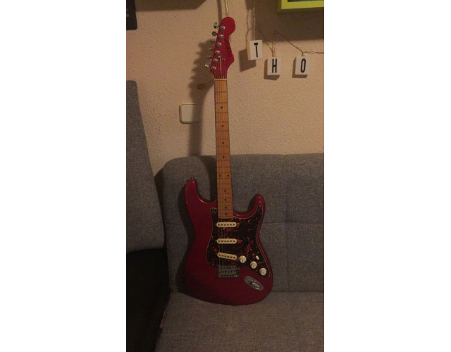 Guitarra Maeari modelo Strato