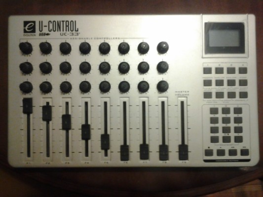 Controlador MIDI Evolution UC33