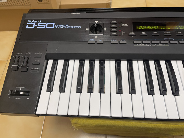 Roland D50 con expansión M.EX de Musitronics