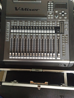 Mesa de mezclas Digital Roland M200i
