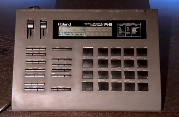 Roland R8 - caja de ritmos