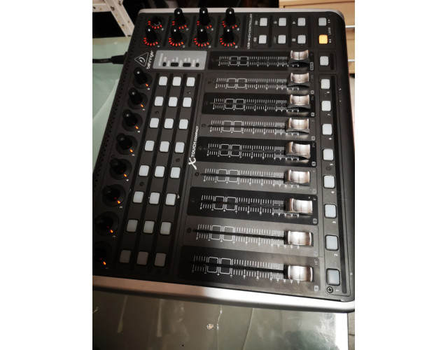 Behringer X-Touch Compact