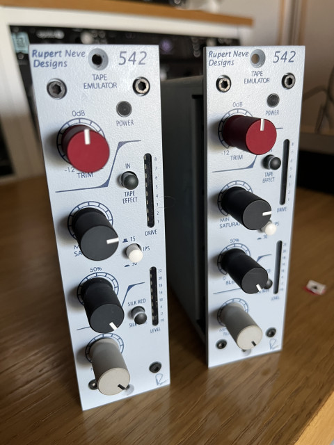 Rupert Neve Designs 542 (simulation de cinta y distorsión armónica)