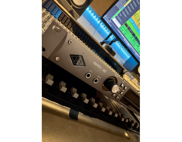 Universal Audio Apollo x8 + Extras