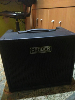 Fender Bronco 40