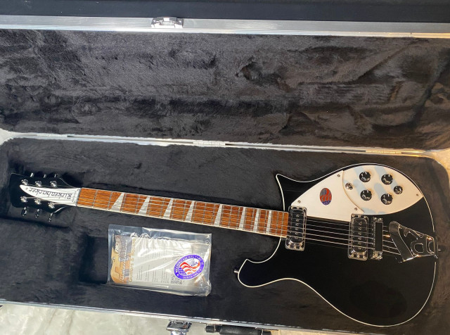 Rickenbacker 620 Jetglo 2026. Nueva sin estrenar