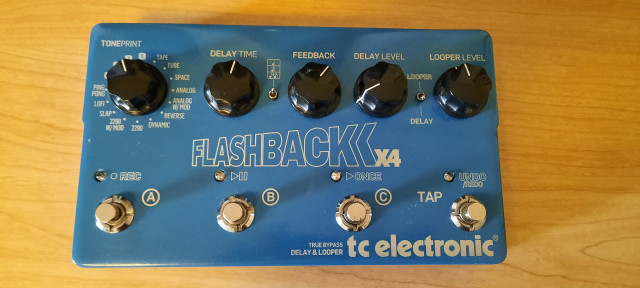 TC Electronic Flashback X4 Delay (versión 1)