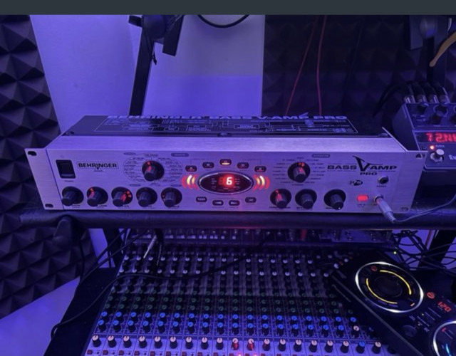 Behringer Bass Vamp Pro (NUEVO) env incl