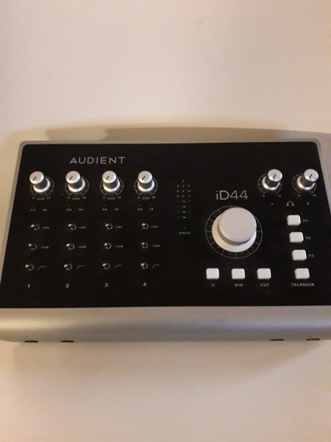Audient ID44
