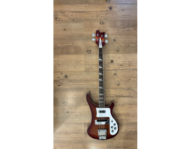 Bajo Career Rickenbacker Corea