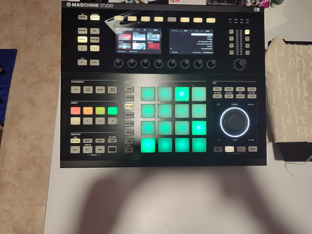 Cambio Maschine studio con licencia por Arturia microfreak