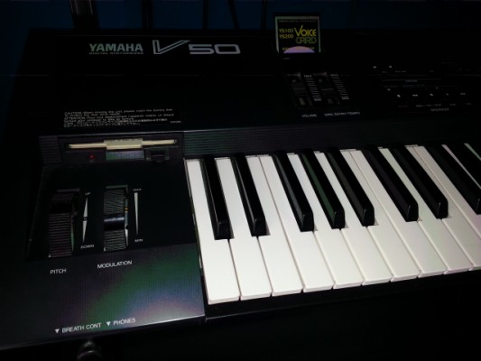 Yamaha V50 (Workstation FM) con extras. ¡Envío incluido!