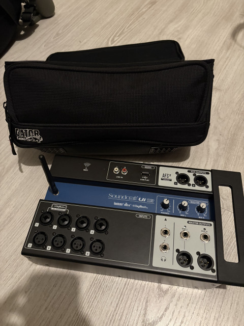 Soundcraft UI12