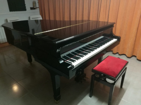 Piano de cola Yamaha, modelo C3