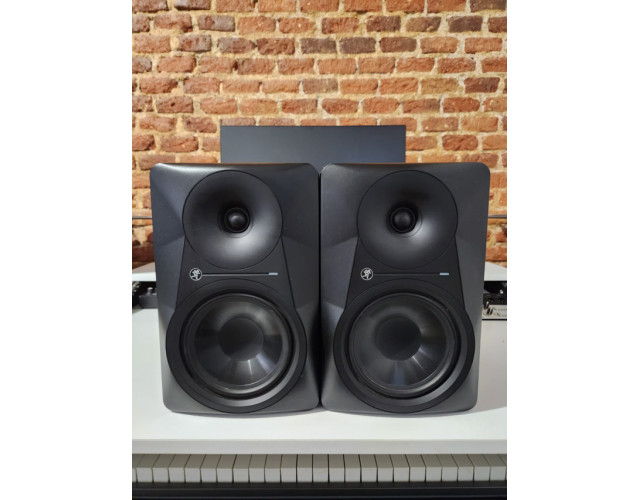 Monitores Mackie MR624