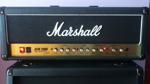 Marshall JCM 2000 DSL 100 W England casi nuevo