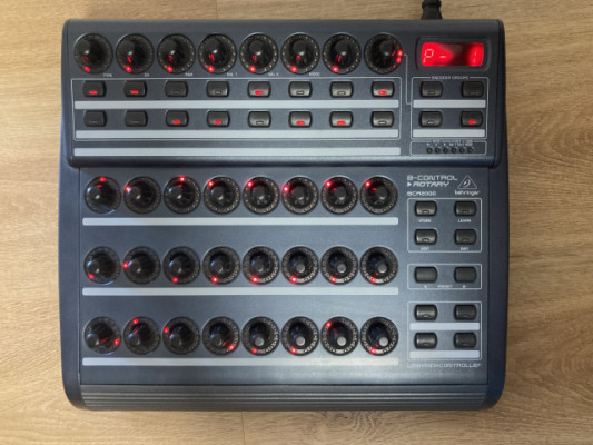 Controlador Behringer BCR-2000