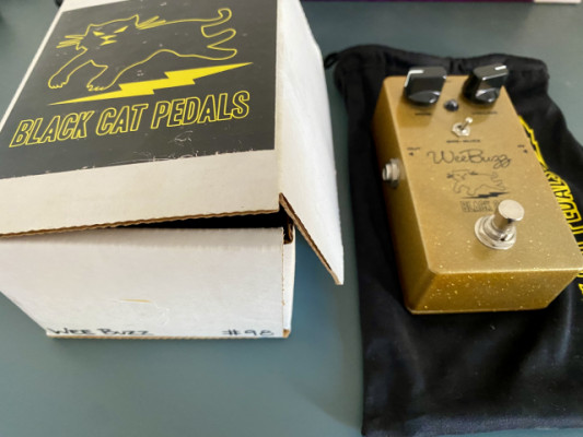 Black Cat WEEBUZZ - Ltd Gold Edition