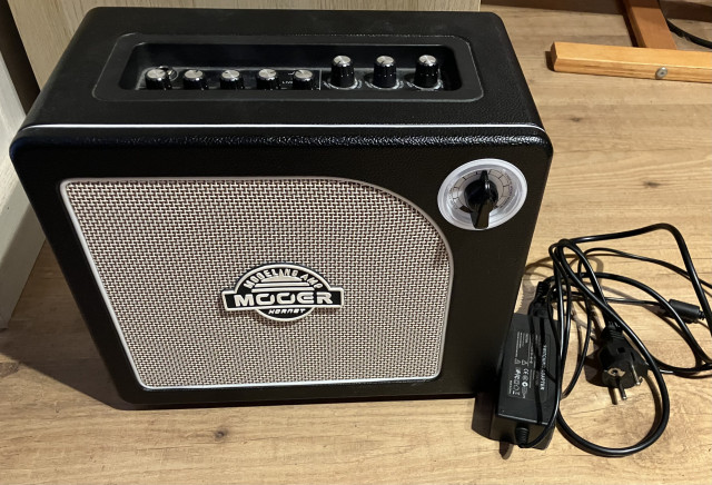 Mooer Hornet 15 black