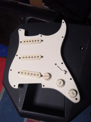 Fender Pickguard loaded Noiseless Hot Jeff Beck
