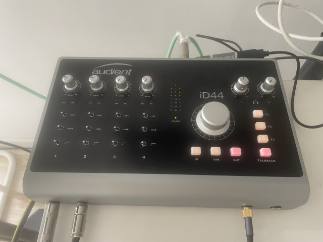 Audient id44