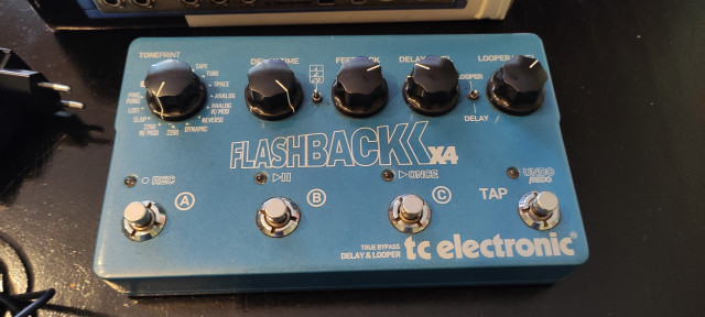 Tc Electronic Flashback x4  Delay & Looper (Reservado)