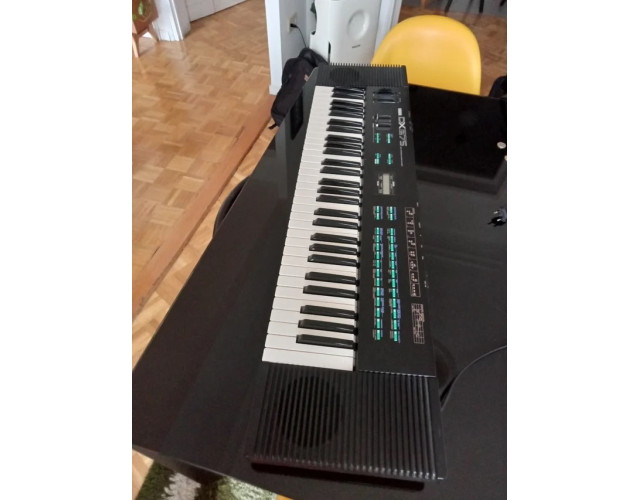 Sintetizador FM Yamaha DX27 S