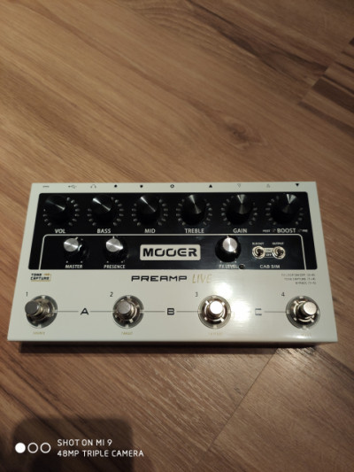 Mooer Preamp Live + Tone captures profesionales