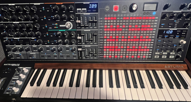 ARTURIA MATRIXBRUTE