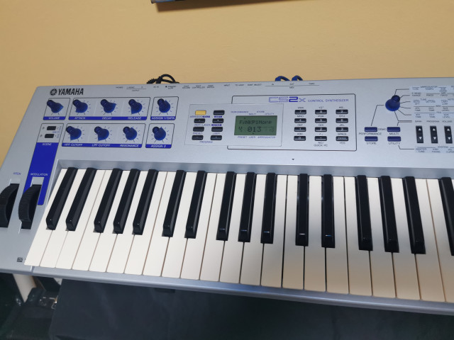 Vendo sintetizador Yamaha Cs2x