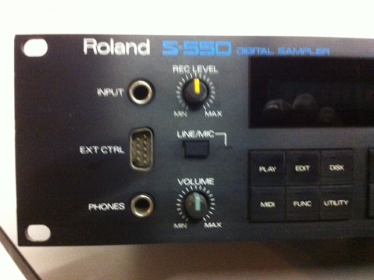 ROLAND S-550 Sampler/Secuenciador