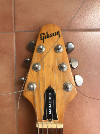 Gibson Marauder 1975 —-reservada—-