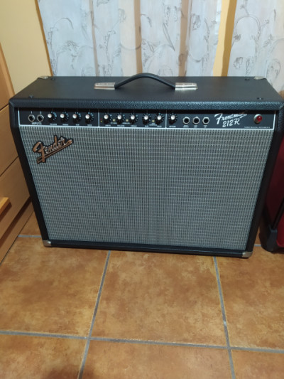 Amplificador Fender Frontman 212R