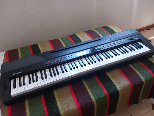 Vendo teclado Thomann SP-5600
