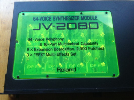 Roland JV-2080 con tapa especial