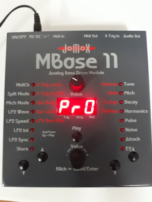 jomox mbase 11 - sintetizador analógico de bombos / kicks