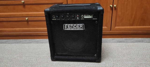 Amplificador de bajo Fender Rumble 15