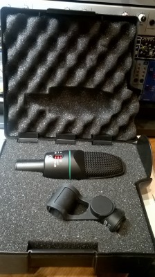 AKG C3000 (Micrófono de condensador)