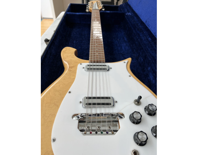 JOYA: Rickenbacker 450-12 de 1965