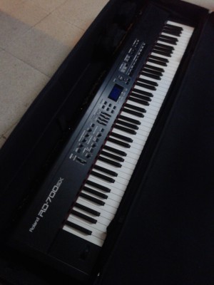 Piano de escenario Roland RD-700SX