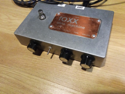 LIQUIDACIÓN + REGALO Clon Foxx Tone Machine by Lutzifer pedals, Germany.