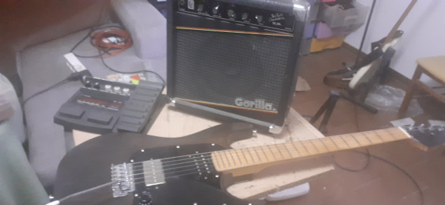 Oferta guitarra + amplificador + pedalera