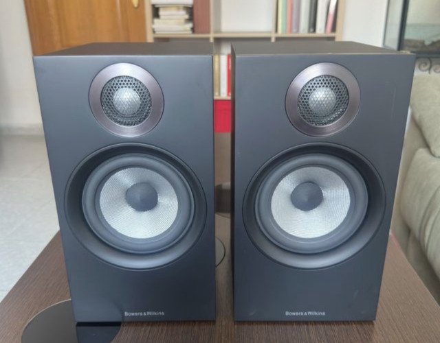 Altavoces Bowers & Wilkins 607