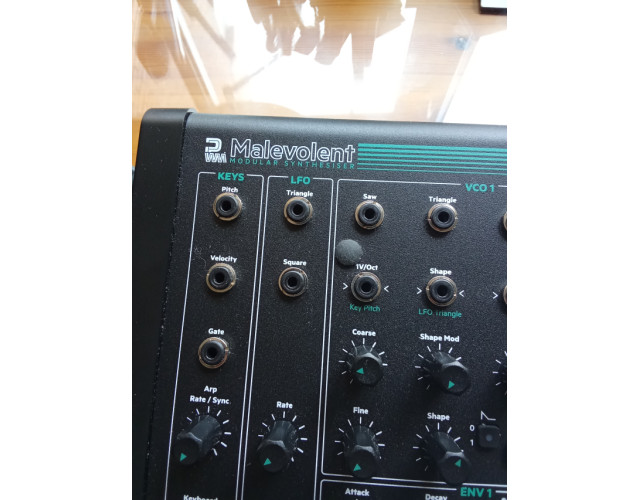 Sintetizador analógico PWM Malevolent