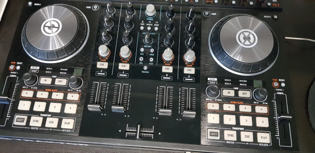 Traktor S4 MK2