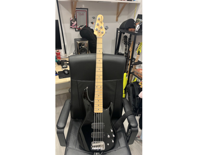Bajo G&L M2500 5 cuerdas