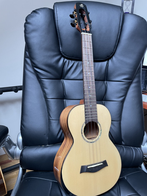 Ukelele Flight Voyager Tenor EQ-A